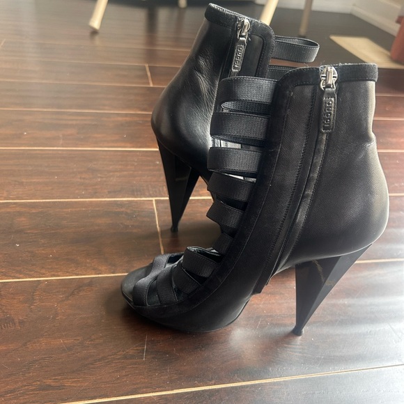 Black Gucci booties - Picture 4 of 8